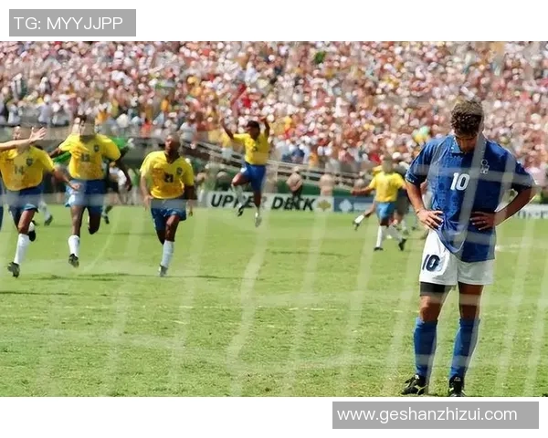 足坛另类球星的奇特成长经历与赛场独特风采全景解读